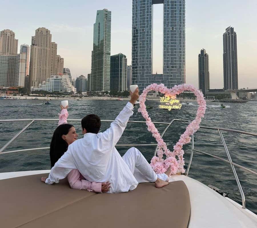 Dubai: Palm Jumeirah luxury private yacht Tour - Choosing between one, two, and three hours