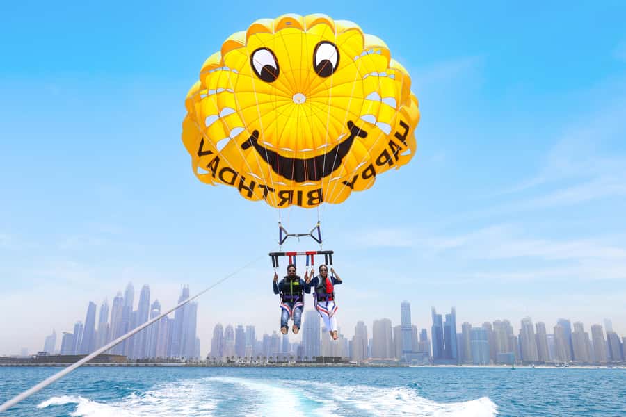 Dubai: Parasailing with Happy birthday Parachute JBR & Palm - Arriving at Dubai Harbour and finding the boat