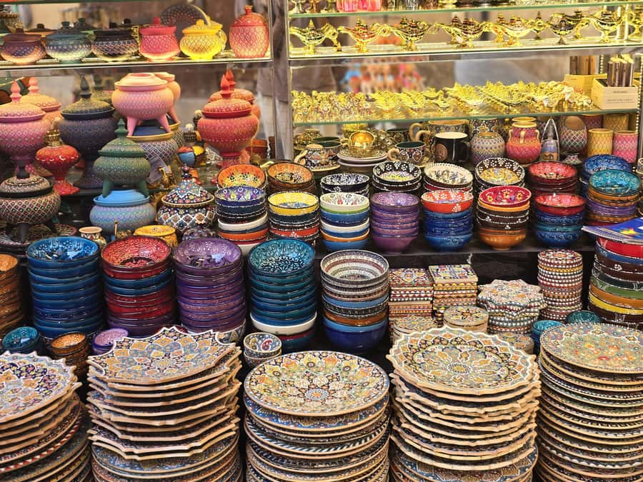 Dubai: Premium Old Town, Street Food, Souks & Boat Ride Tour - Eating and drinking the Old Dubai way