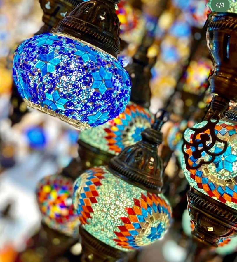 Dubai: Premium Old Town, Street Food, Souks & Boat Ride Tour - The guides make the difference