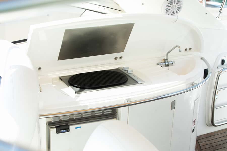 Dubai: Private Boat Cruise from Dubai Marina up to 12 people - Ain Dubai and Palm Jumeirah from the sea