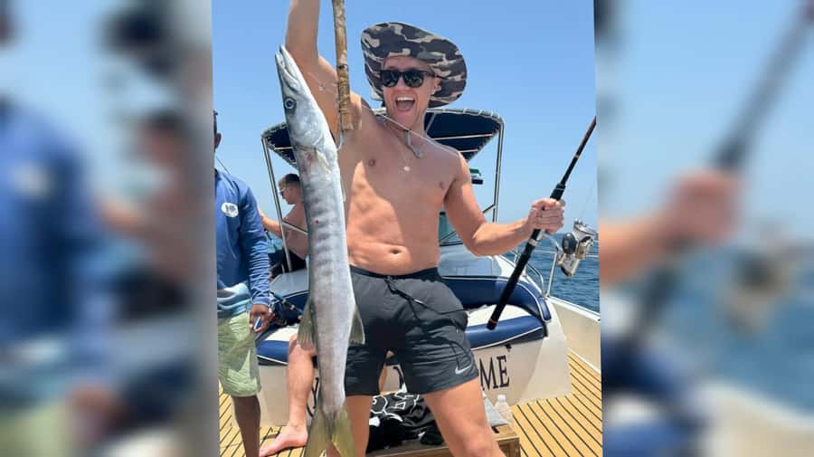 Dubai: Private Deep Sea Fishing Trip with BBQ of Catch - The crew makes this work for beginners