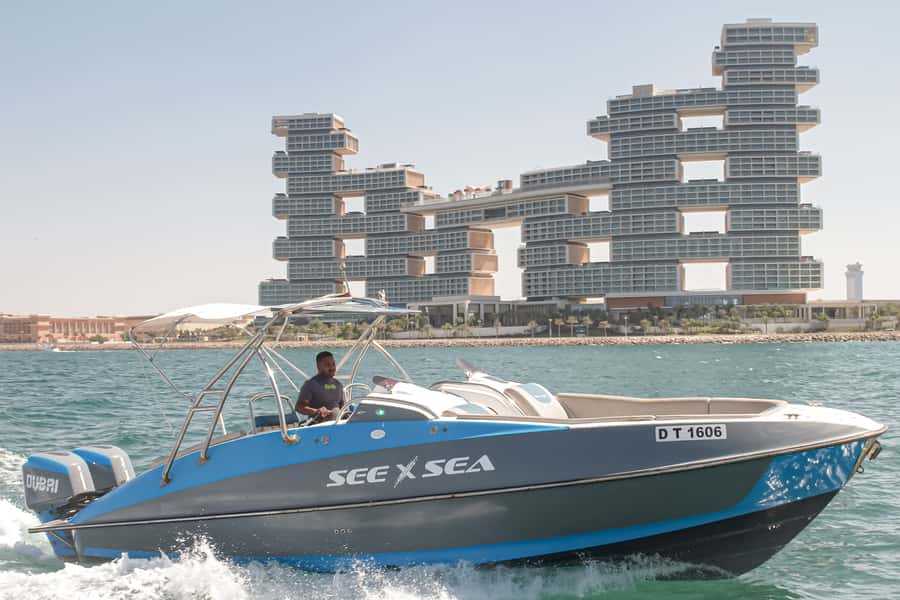 Dubai: Private Luxury Night Boat Tour - Why A Night Cruise Works So Well In Dubai