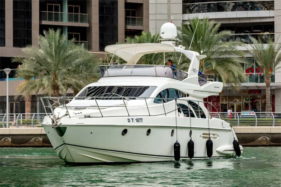 Dubai: Private Luxury Yacht Cruise for up to 20 People - Burj Al Arab and the return toward Dubai Harbour