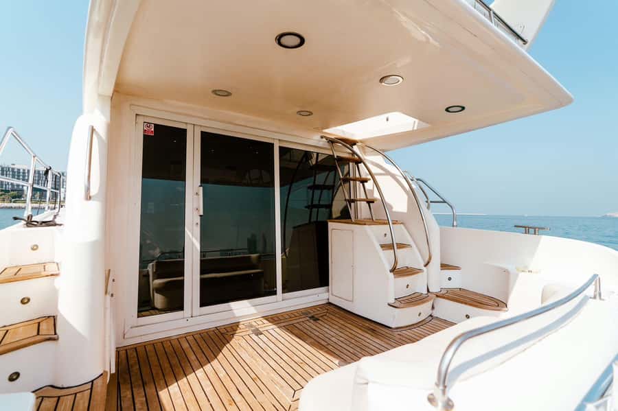 Dubai: Private Luxury Yacht Tour on a 50-Foot Yacht - Choosing between two and eight hours