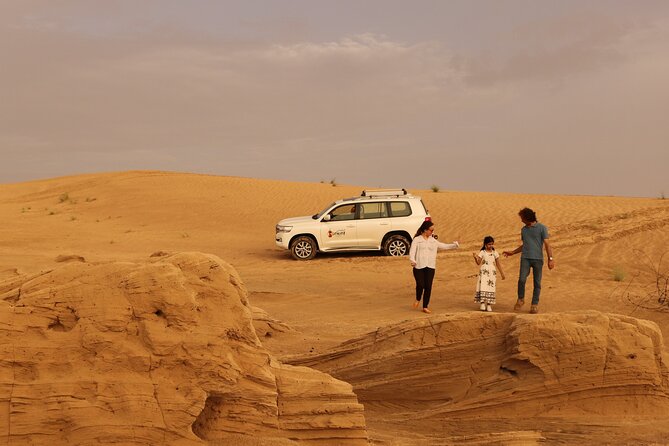 Dubai Private Premium Desert Safari with BBQ Dinner in 4WD - Dune bashing across the open sand
