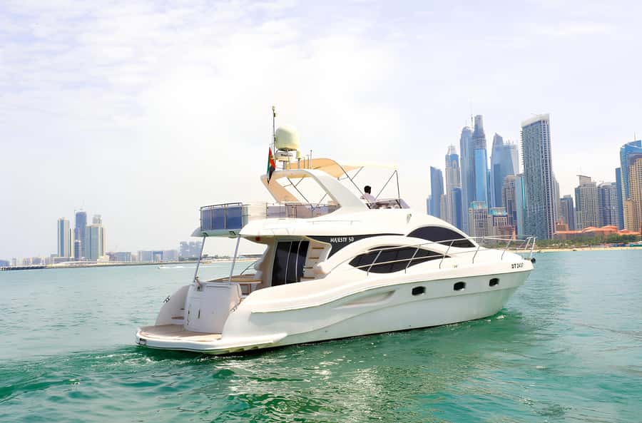 Dubai: Private Yacht Tour Experience with Soft Drinks - The first hour: Dubai Marina and Ain Dubai