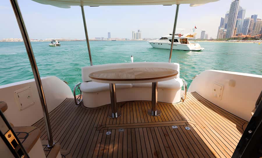 Dubai: Private Yacht Tour Experience with Soft Drinks - Three to eight hours: choosing the route to Atlantis
