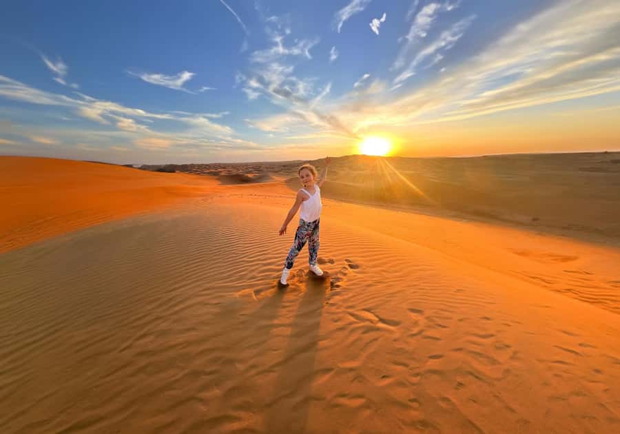 Dubai: Red Dunes Morning Desert Quad, Buggy or 4x4 Ride - Sandboarding on the high dunes