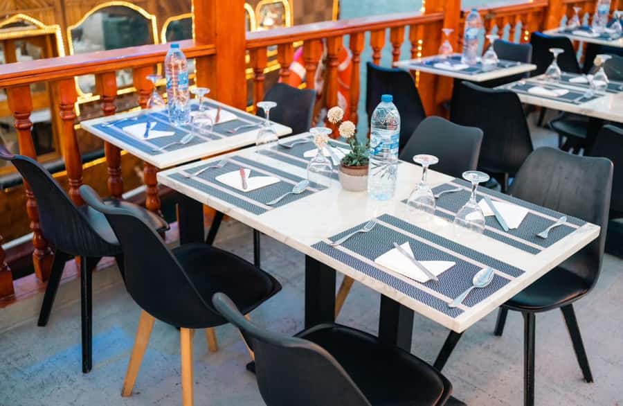 Dubai: Scenic Dhow Cruise with Buffet Dinner and Live Shows - How the cruise compares with a normal restaurant dinner