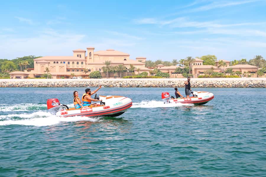 Dubai: Self-Drive Boat Experience for 1 or 2 People - Madinat Jumeirah and Burj Al Arab