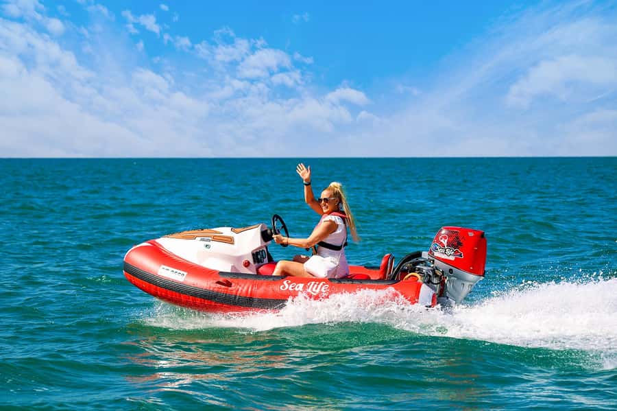 Dubai: Self-Drive Boat Experience for 1 or 2 People - Atlantis The Royal and Atlantis, The Palm