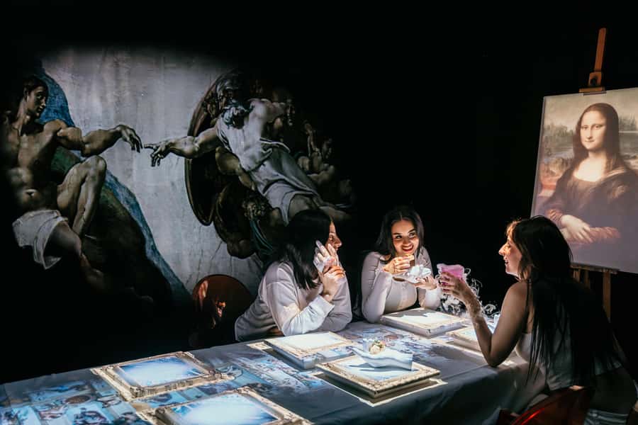 Dubai: Seven Paintings Immersive Dining Show Tickets - The welcome sets the artistic tone