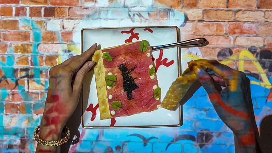 Dubai: Seven Paintings Immersive Dining Show Tickets - Seven courses, seven artistic ideas