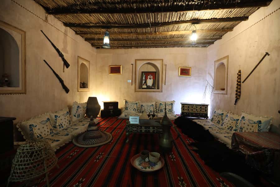Dubai: Sheikh Zayed Mosque, Fujairah and Khorfakkan Tour - Najd Al Maqsar and the access question