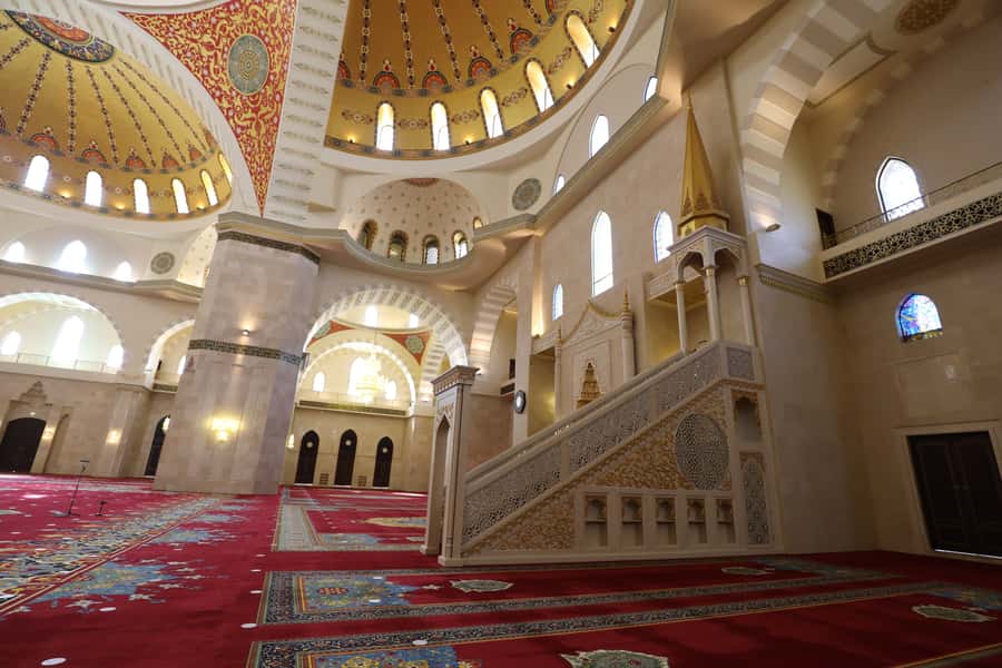 Dubai: Sheikh Zayed Mosque, Fujairah and Khorfakkan Tour - Is $438 fair for up to three people?