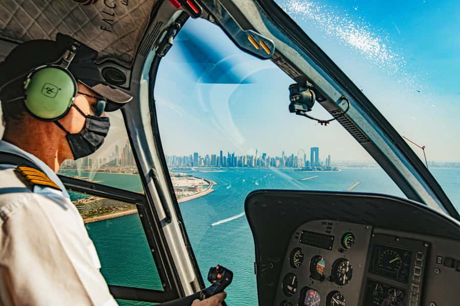 Dubai: Sightseeing Helicopter Ride from The Palm - What the six-seat helicopter feels like