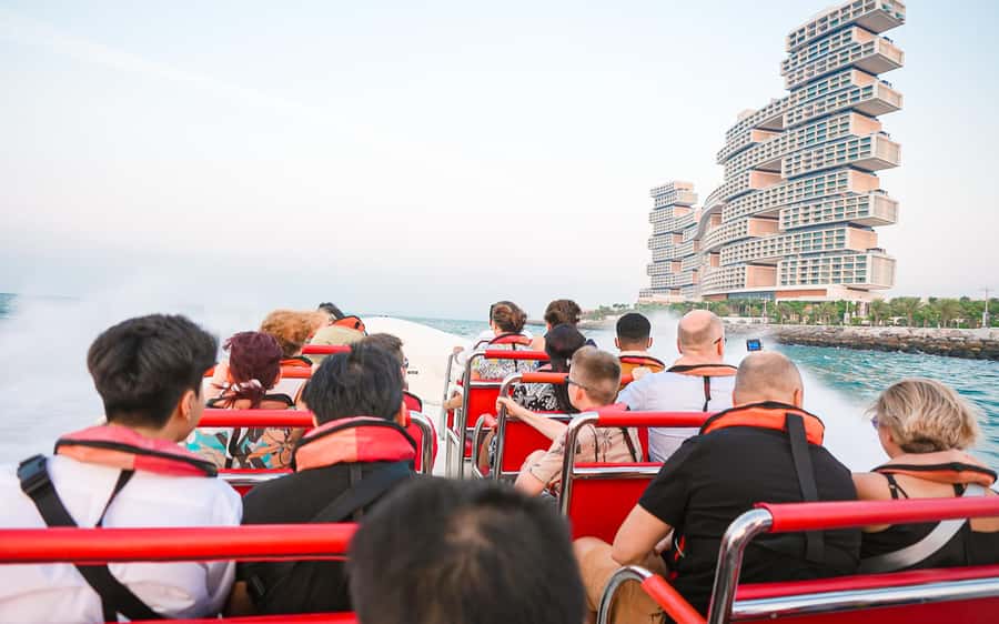 Dubai: Sightseeing Speedboat Tour with Live Tour Guide - Palm Jumeirah and Atlantis: the best photo stop