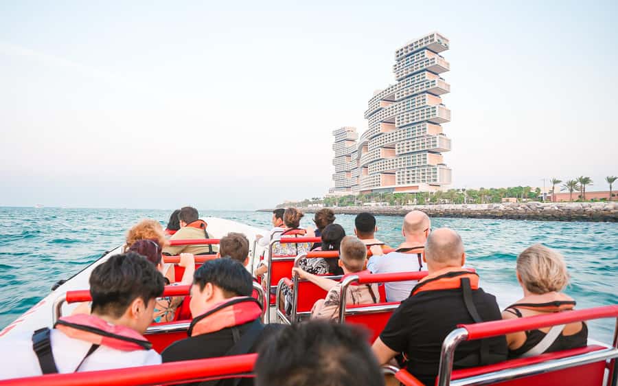 Dubai: Sightseeing Speedboat Tour with Live Tour Guide - Guides who make the trip easier