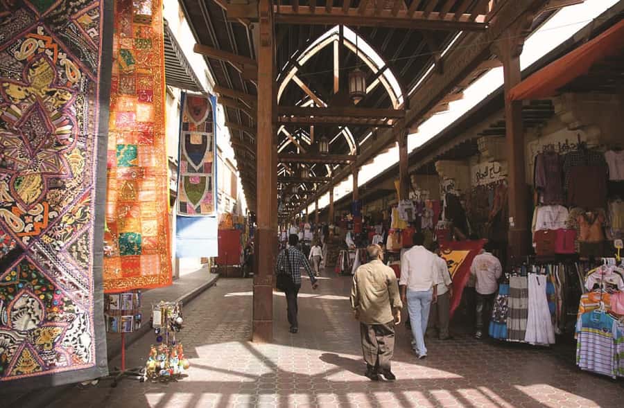 Dubai: Signature Old Town, Heritage Souks & Traditional Abra - The guides are the strongest part
