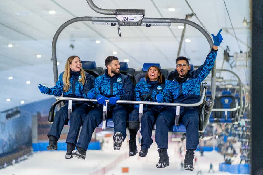 Dubai: Ski Dubai Snow Plus Pass - Getting dressed for the indoor cold