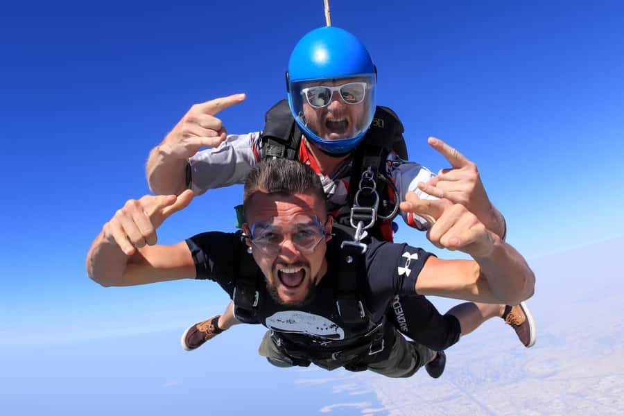 Dubai: Skydive at The Palm with Photos, Video & Yacht Tour - What family and friends can do while you jump