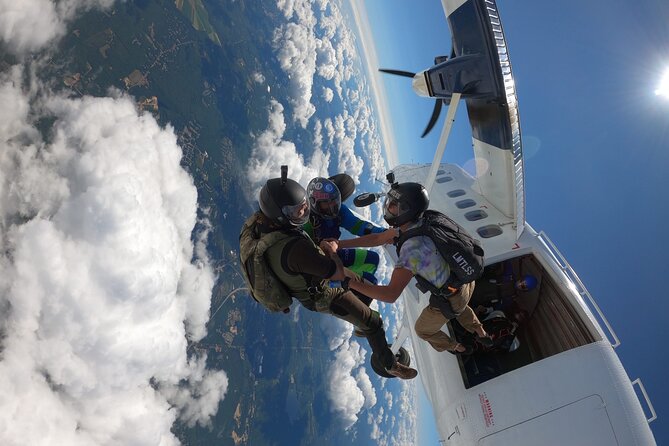 Dubai Skydive Tandem Over The Palm including Transfers - Group size and the feel of the facility