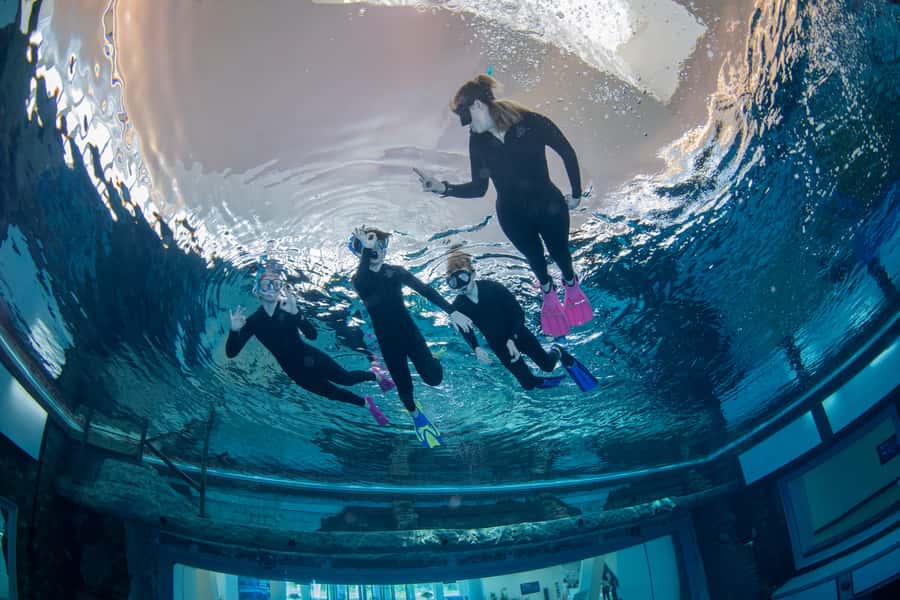 Dubai: Snorkeling at Deep Dive World's Deepest Pool - Getting comfortable with the snorkeling equipment
