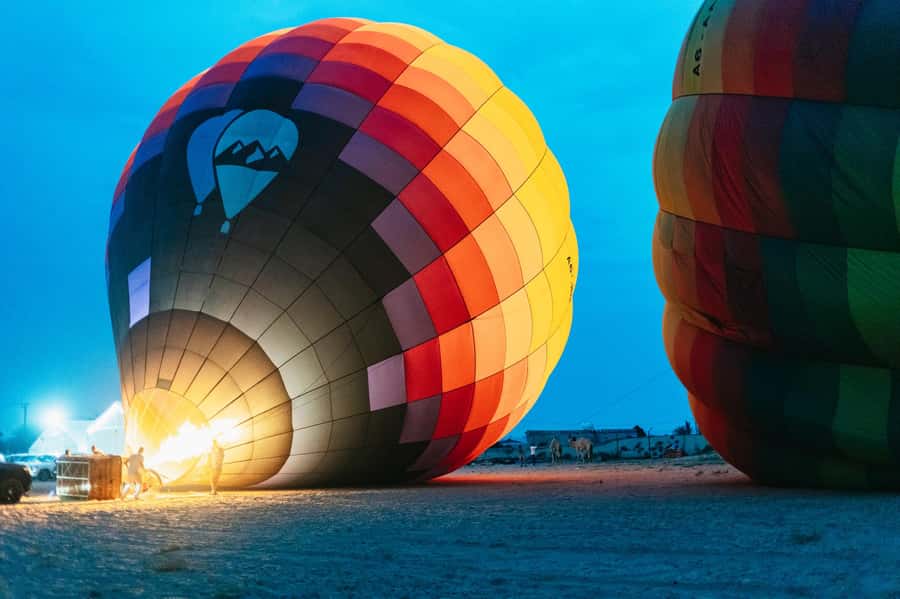 Dubai: Sunrise Hot Air Balloon Tour Over the Desert - What $280 really buys you