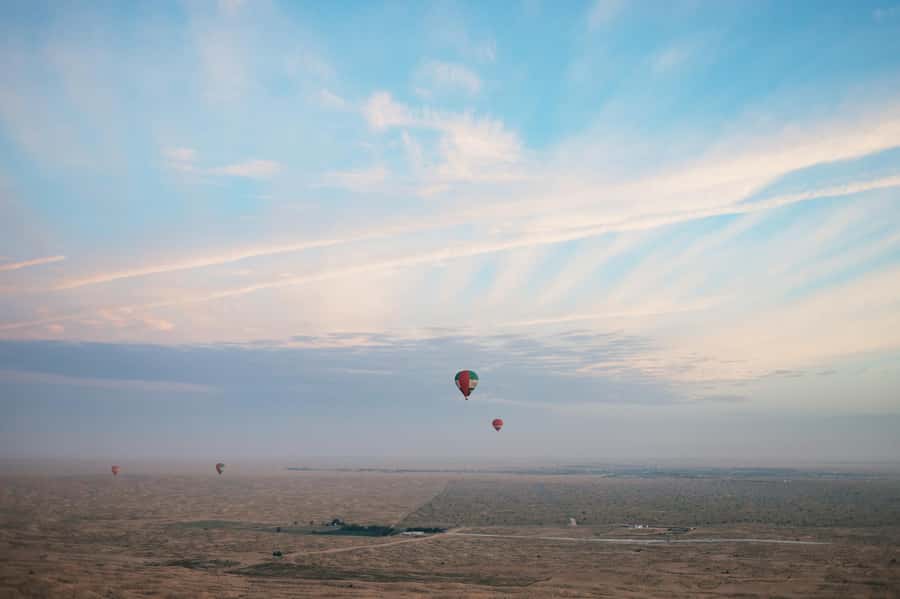 Dubai: Sunrise Hot Air Balloon Tour Over the Desert - Who should book this balloon ride