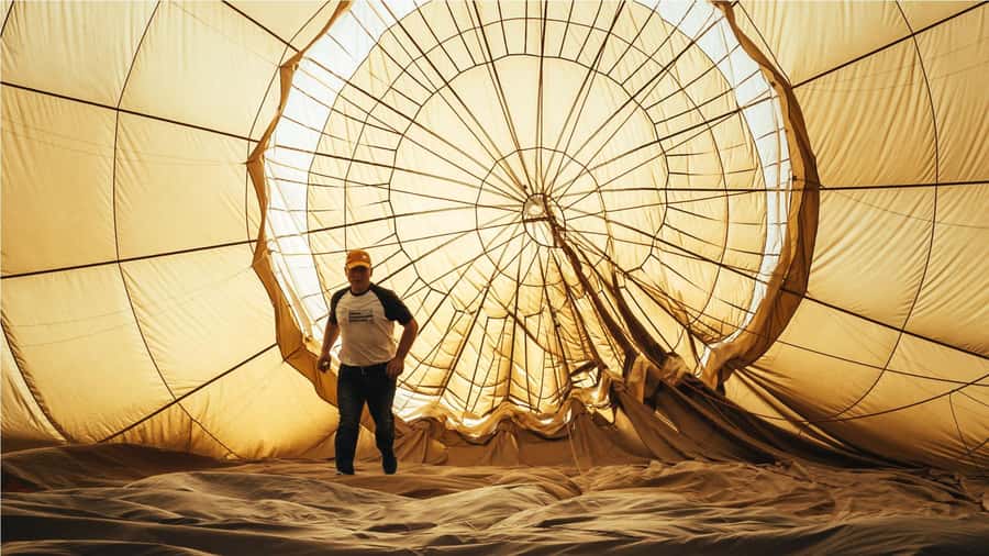 Dubai: Sunrise Hot Air Balloon Tour with E-Certificate - Looking for oryx, gazelles, and camels
