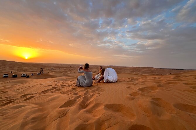 Dubai Sunrise / Morning private safari tour - Dune bashing in a 4x4