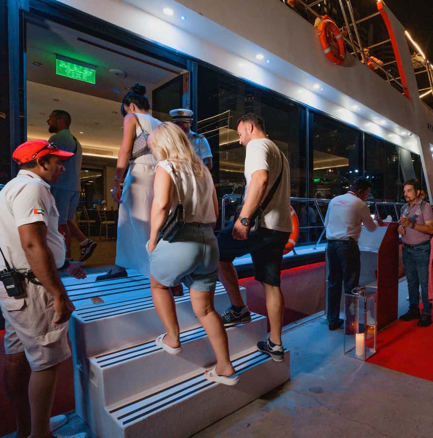 Dubai: Sunset or Dinner Cruise with Live Music & Open Bar - Open bar, live music, and the evening mood