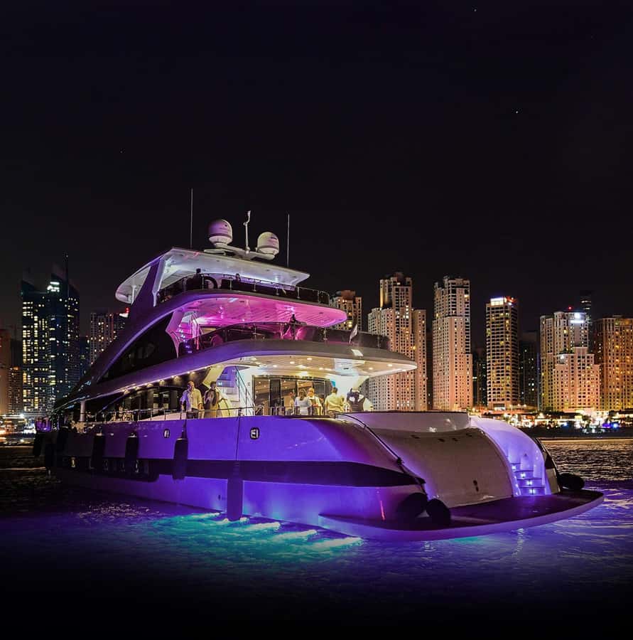 Dubai: Superyacht Experience with Party & Live DJ - A 9 PM start at Dubai Harbour