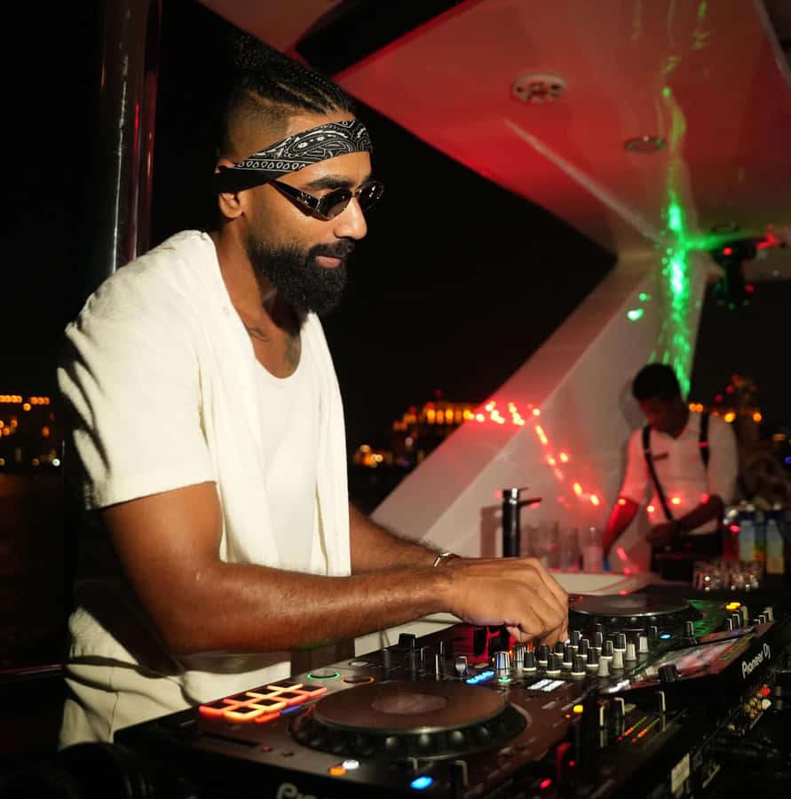 Dubai: Superyacht Experience with Party & Live DJ - Who will get the most from this yacht party?