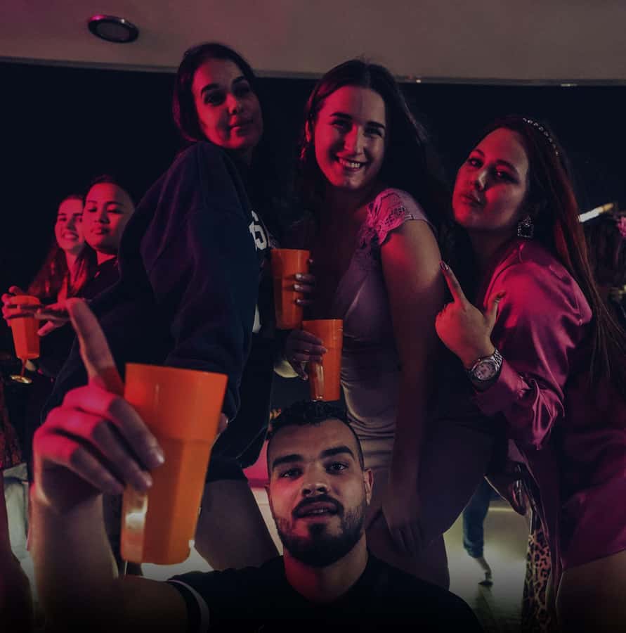 Dubai: Superyacht Experience with Party & Live DJ - The yacht makes the evening feel special