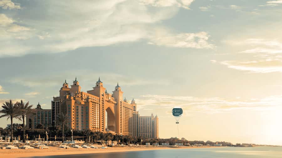Dubai: The Dubai Balloon at Atlantis - Ten minutes at the top, with a longer visit around it