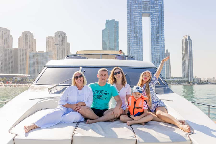 Dubai: The Luxury Yacht Tour with Live BBQ Option - The three-hour cruise for a fuller coastal outing