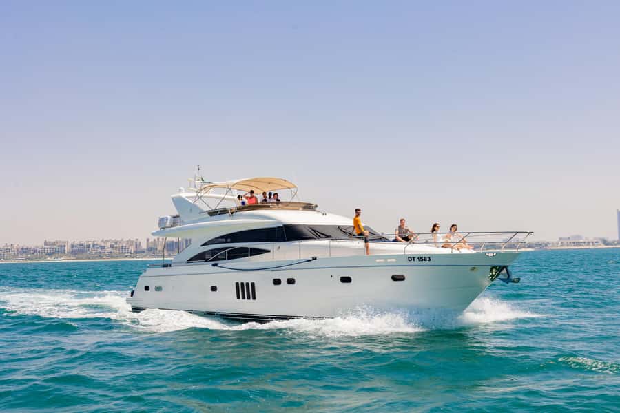 Dubai: The Luxury Yacht Tour with Live BBQ Option - Comfort, clothing, and what to bring