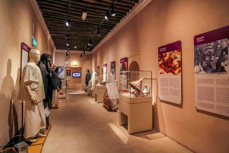 Dubai: The Pearl Of The Gulf - Half Day Sharjah City Tour - Guides, vehicles, and the time involved