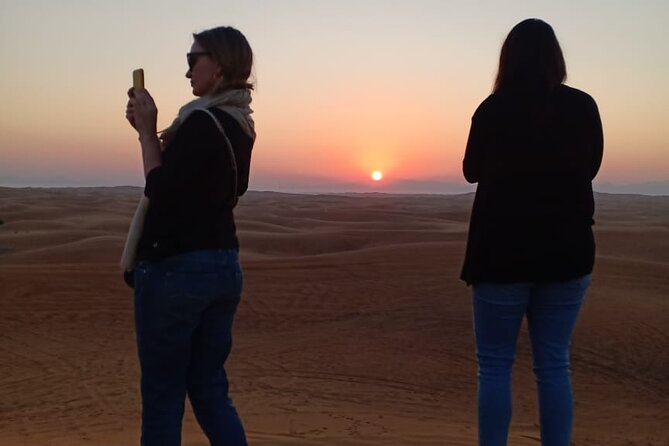 Dubai: Unique SUNRISE 4WD Red Dunes Safari - Sandboarding on Red Sand