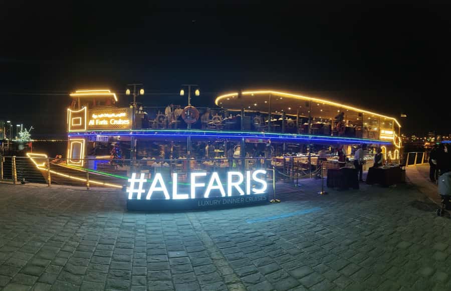 Dubai: Water Canal Cruise and La Perle Show with Dinner - Dinner: plenty of choice, mixed results