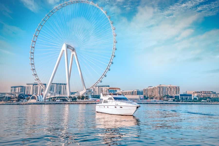 Dubai Yacht Tour - Boat Trip upto 12 guests Private event - What changes on the two-hour booking