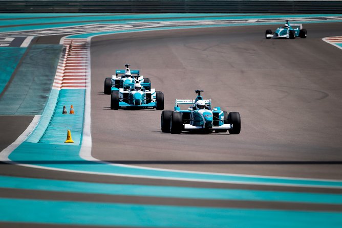 Formula Yas 3000 Driving Experience _ Full - Learning to use paddle shifters and racing lines