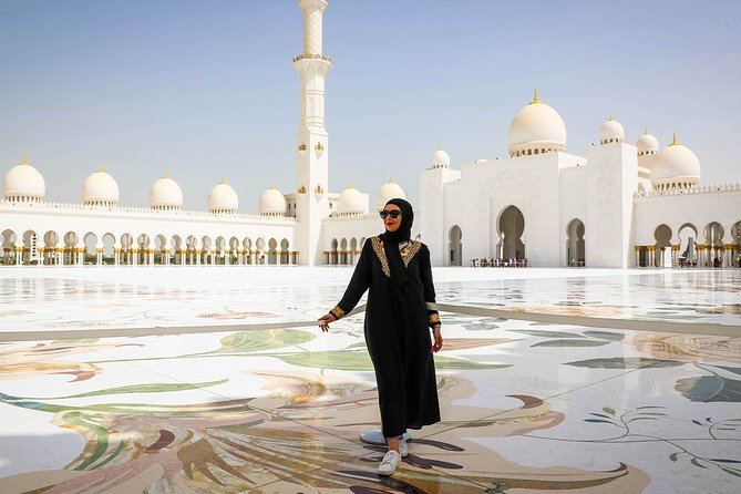 From Abu Dhabi: Sheikh Zayed Mosque, Royal Palace & Etihad Tower - Etihad Towers and the 30-minute city view
