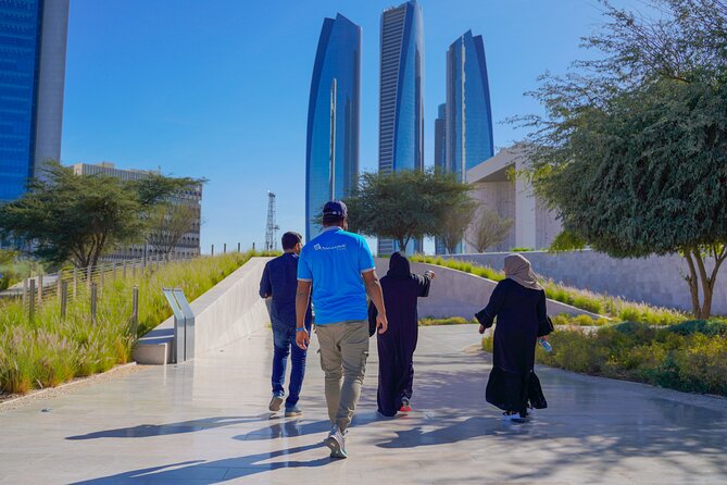 From Dubai: Abu Dhabi City Sightseeing & Sheikh Zayed Mosque - Meeting the Founders Memorial