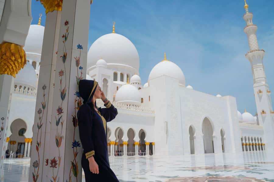 From Dubai: Abu Dhabi Grand Mosque & Louvre Museum Full-Day - Sheikh Zayed Grand Mosque: the visual highlight