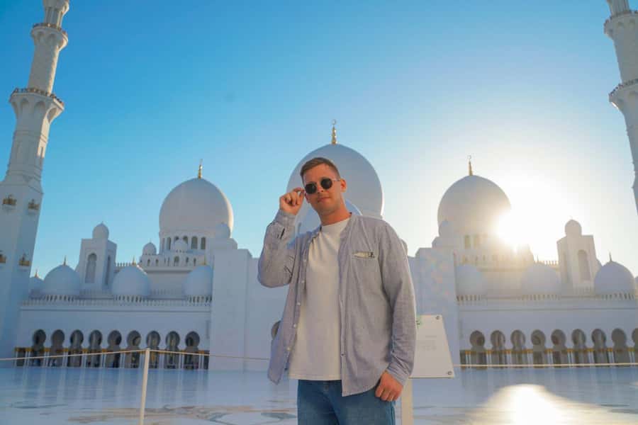 From Dubai: Abu Dhabi Grand Mosque & Louvre Museum Full-Day - The 30-minute lunch break