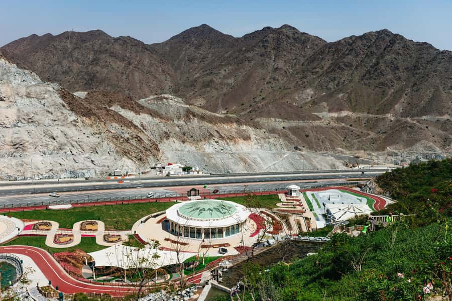From Dubai: Fujairah East Coast Tour - Al Rafisah Dam and the turn toward the mountains