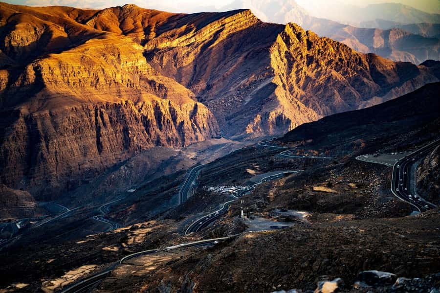 From Dubai: Jabel Jais High Mountain Tour with Transfers - What kind of guide should you expect?